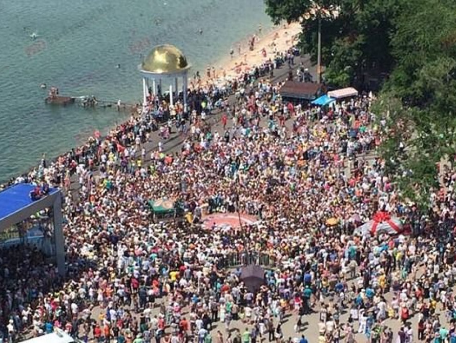 В Бердянске "Караоке на Майдане" собрало тысячу горожан