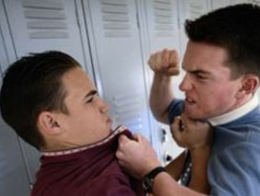 В Запорожье пьяная компания напала с кулаками на патрульных