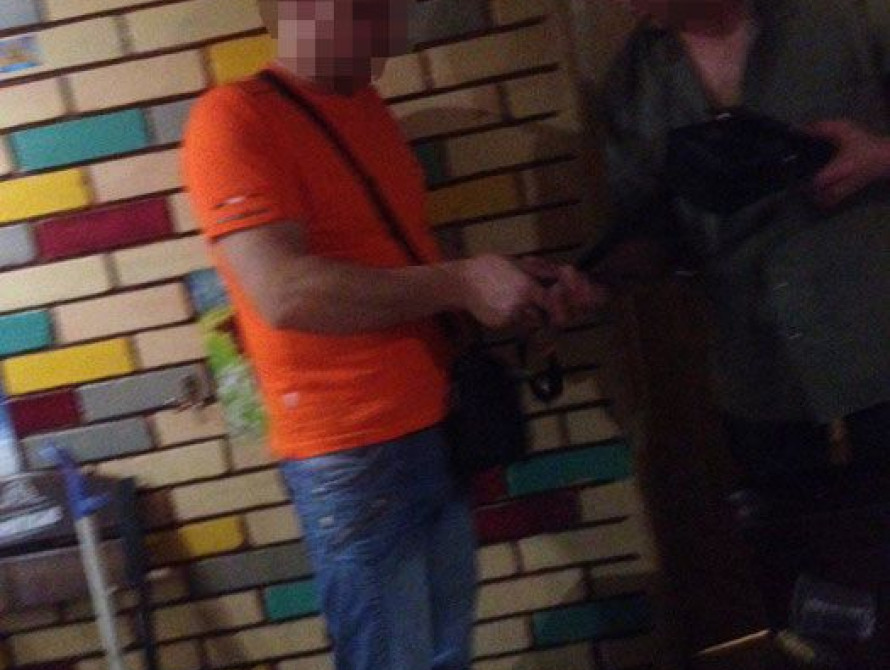 В Запорожье мужчину забыли в туалете кафе