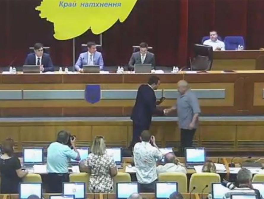 В Запорожье губернатор раздал президентские награды ко Дню Металлугов