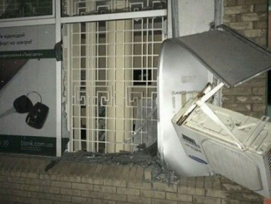 В Запорожье прогремел взрыв в банке (фото)