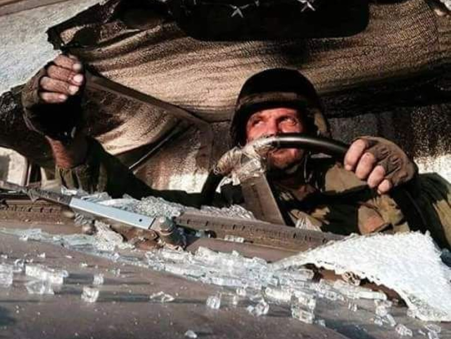 Бердянск, стоя на коленях, попрощался с погибшим Героем