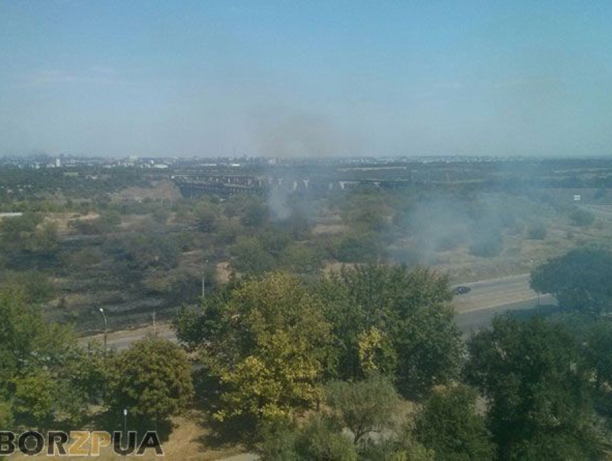 В Запорожье пожар в районе Мостоотряда (фото)