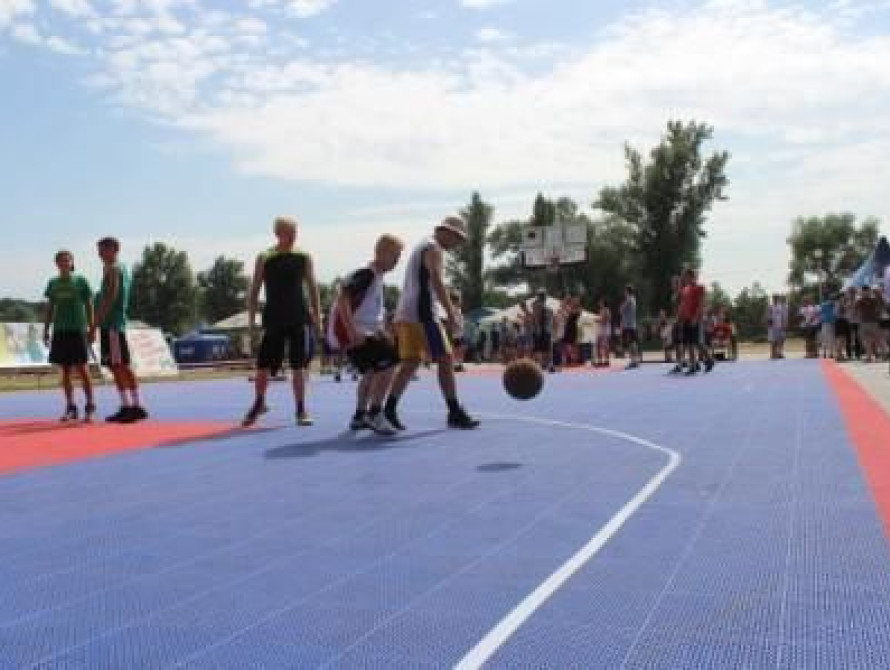 В Запорожье прошли всеукраинские стритбольные соревнования на Набережной