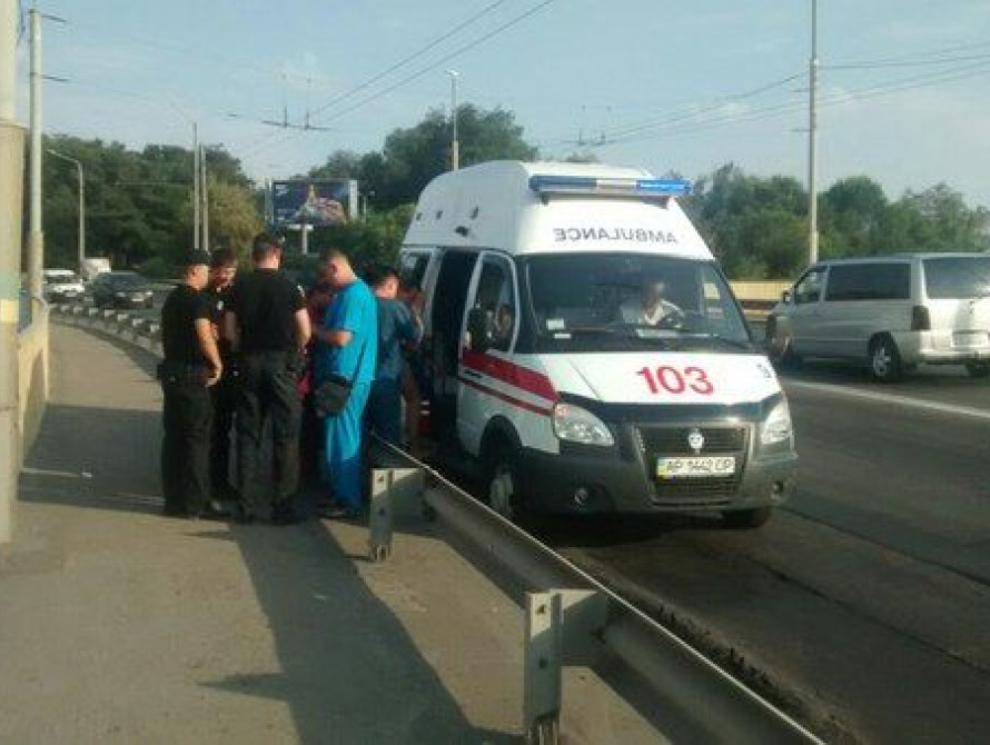 В Запорожье глухонемая девушка пыталась выброситься с Днепрогэса