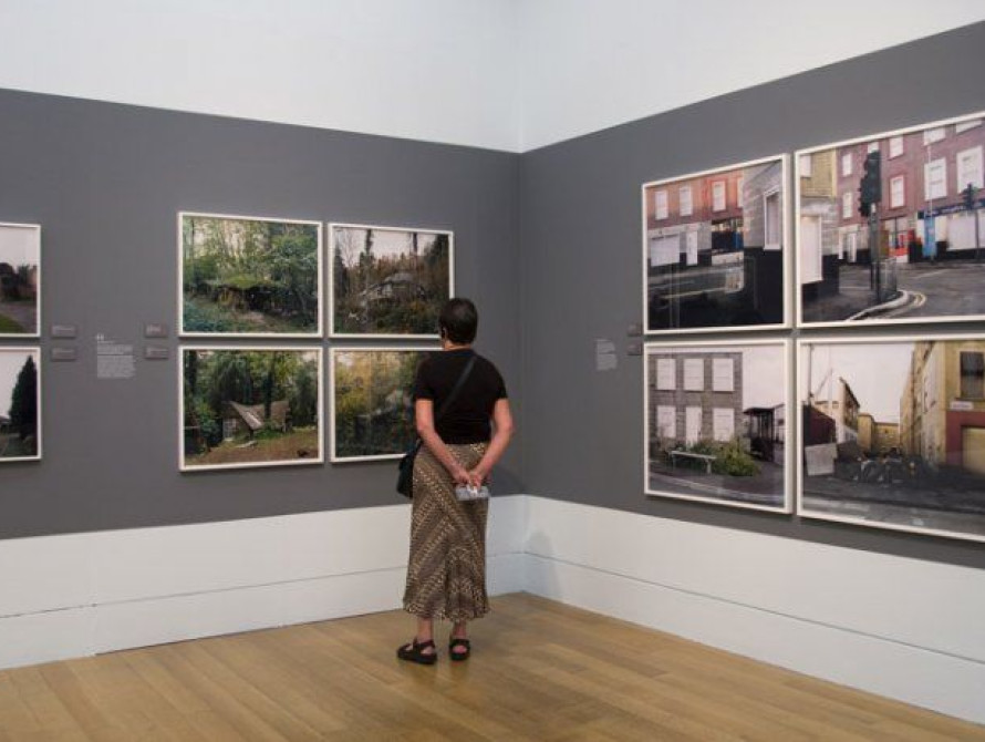 В Запорожье открыли международную фотовыставку "Между войной и миром"