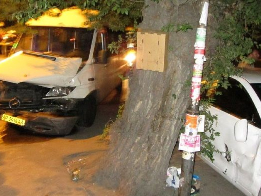 В Запорожье в ДТП с маршруткой пострадали шесть человек