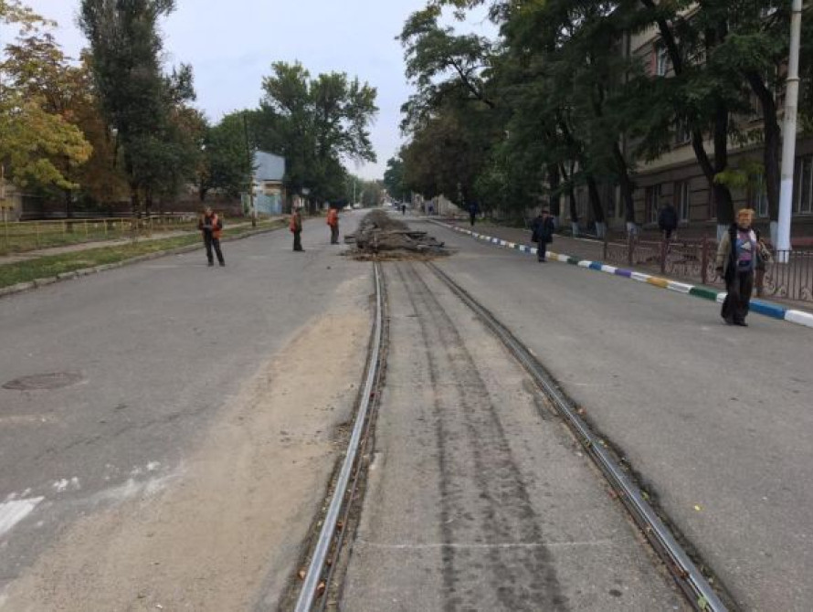 В Запорожье укладывают бесшумные рельсы в районе Центрального рынка