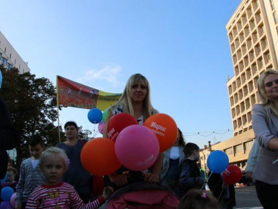 В Запорожье прошел марш против абортов и геев с церковниками и политиками (фото)
