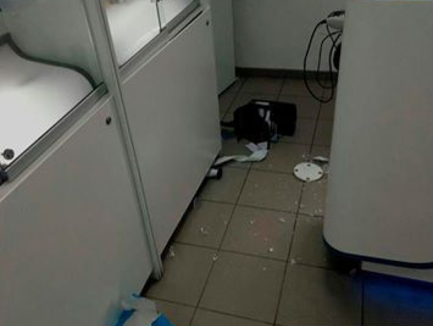 В Запорожье на День города мужчина бил технику в магазине