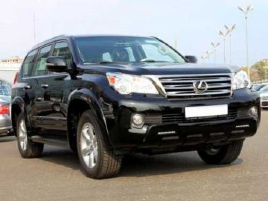 В Запорожье от ночного клуба Ржевский угнали Lexus