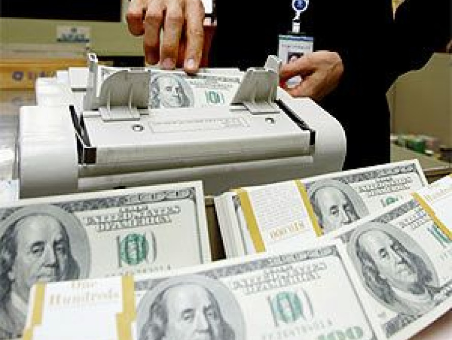 Житель Запорожской области обменял машину на фальшивые доллары