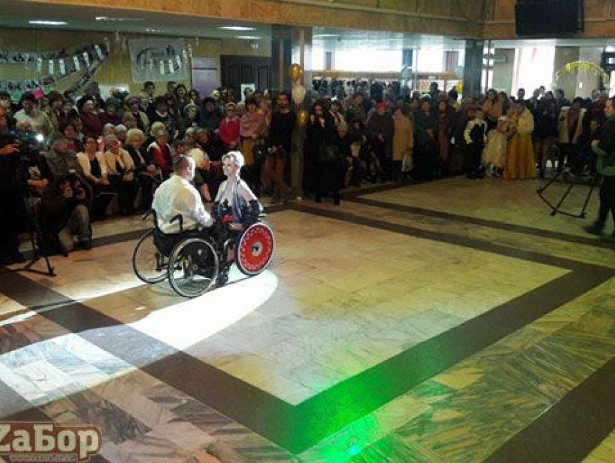 В Запорожье провели "Волонтерский бал", на котором отметили и Хануку