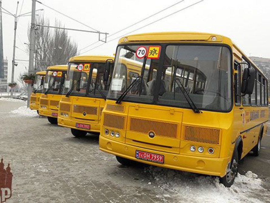 В Запорожье директора школ области получили автобусы