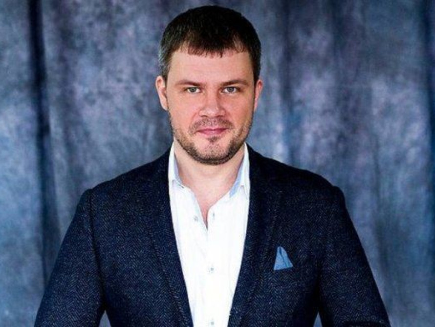 Известному продюсеру из Запорожья облили дверь кислотой