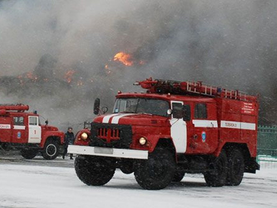 В Запорожье на пожаре, который тушили 24 спасателя, погибла женщина (фото)