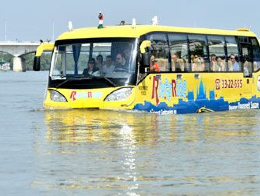 В Запорожье хотят пустить на маршруты автобусы-амфибии