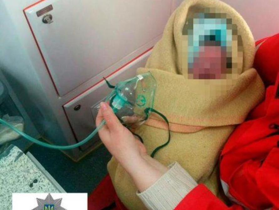 В Запорожье на "Песках" возле школы бросили новорожденного ребенка