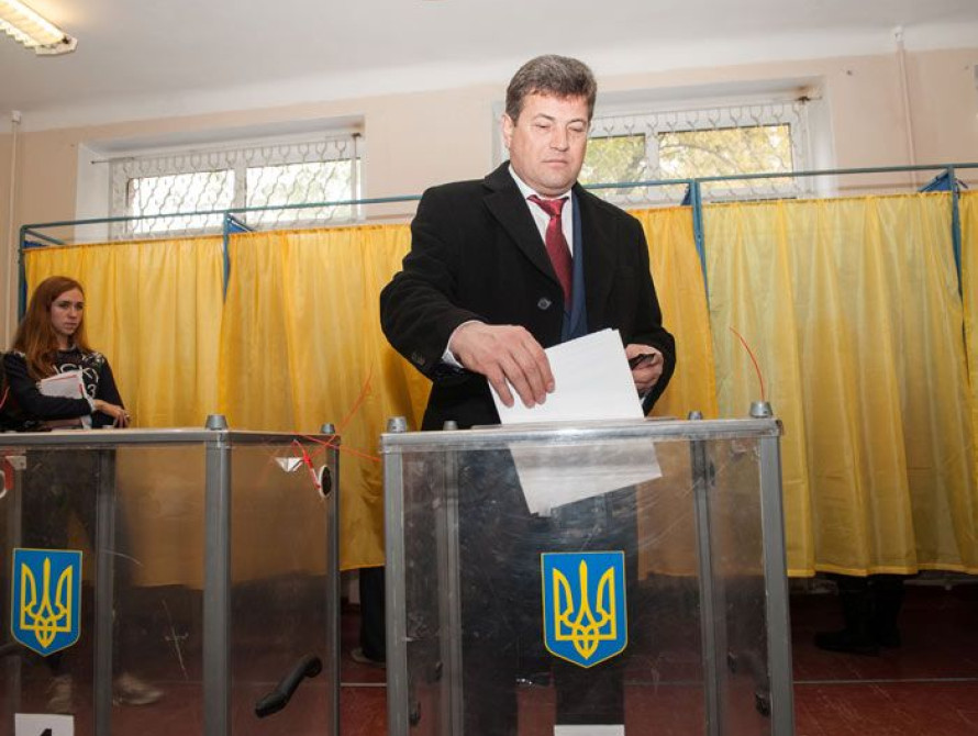 Мэр Запорожья готов проспорить ящик коньяка за счет своего заместителя