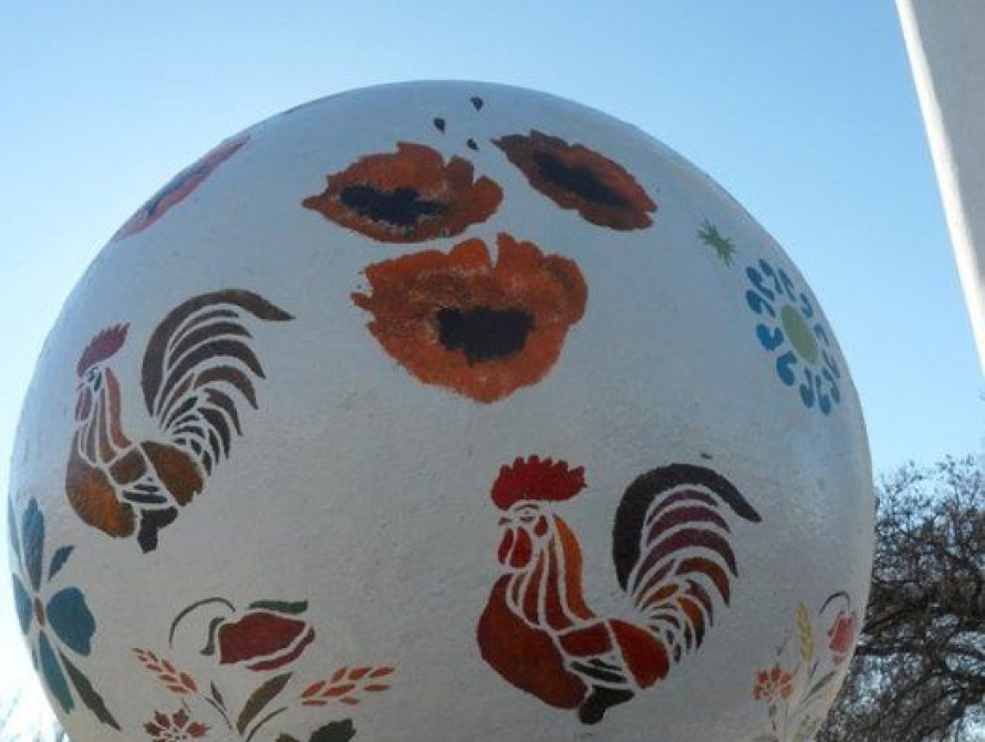 В Запорожье активист Харьковский не сдается и нарисовал целое панно на мосту у площади Поляка