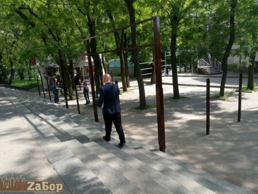 В Запорожье власти приостановили очередную стройку у ресторана "Луизиана"