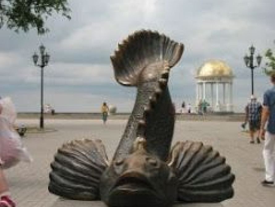 В Бердянске пьяный водитель врезался в памятник бычку