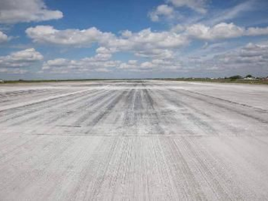 В запорожском аэропорту вместо обустройства терминала будут снова ремонтировать взлетную полосу