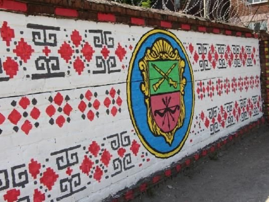 В Запорожье раскрашивают центральную улицу Кичкаса (фото)