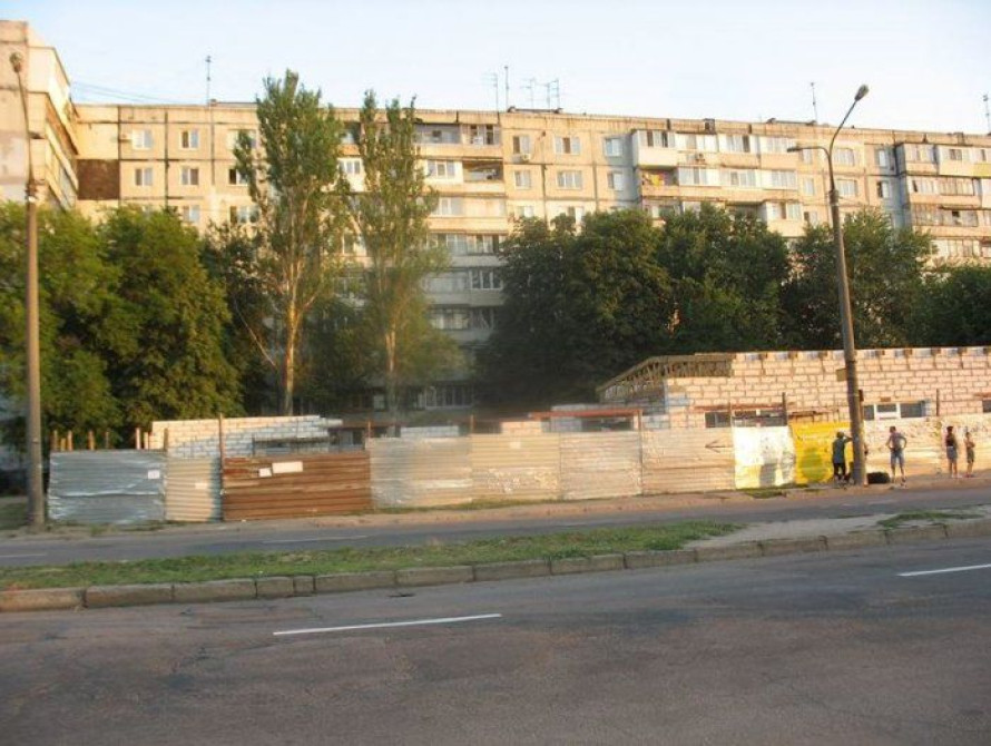 В Запорожье активисты заявляют, что на Бабурке ведется незаконное капитальное строительство на остановке