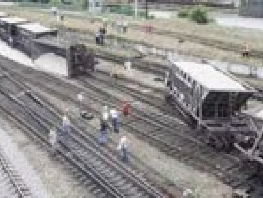 На Запорожье с рельсов сошел грузовой поезд