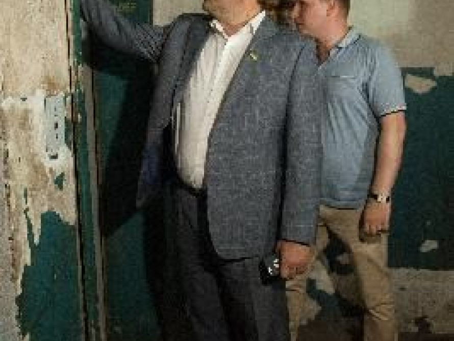 Мэр Запорожья назвал действия депутатов "политическим шоу", а депутат Согорин предложил не платить за квартиры