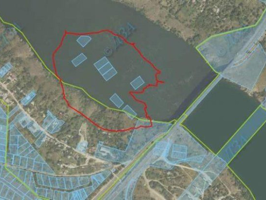  В Запорожье садовые участки появились прямо в реке Днепр