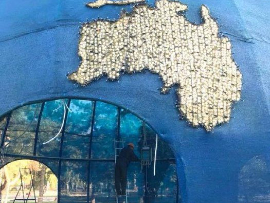 В Запорожье в парке Трудовой Славы монтируют гигантский глобус (фото)