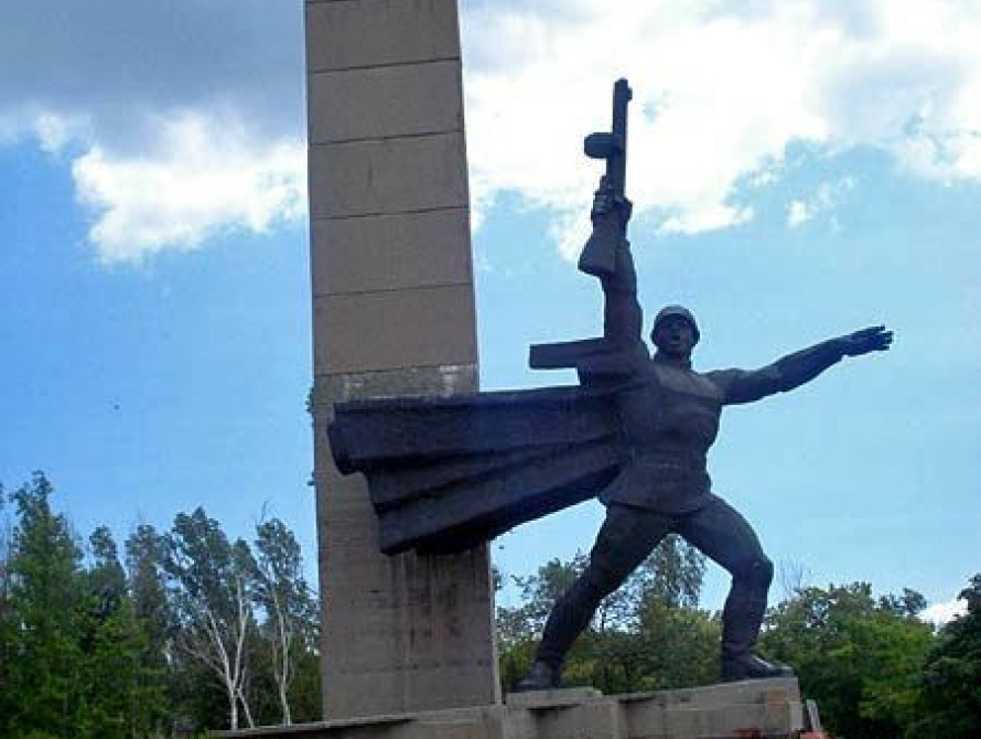 В Запорожье на "Переправе" дождь разогнал митинг