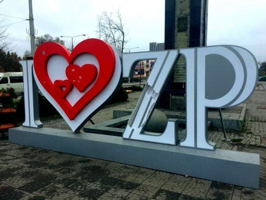 Итоги выходных Запорожье: серия ДТП, разбитая инсталляция на бульваре Шевченко, потоп в "Дубовке"