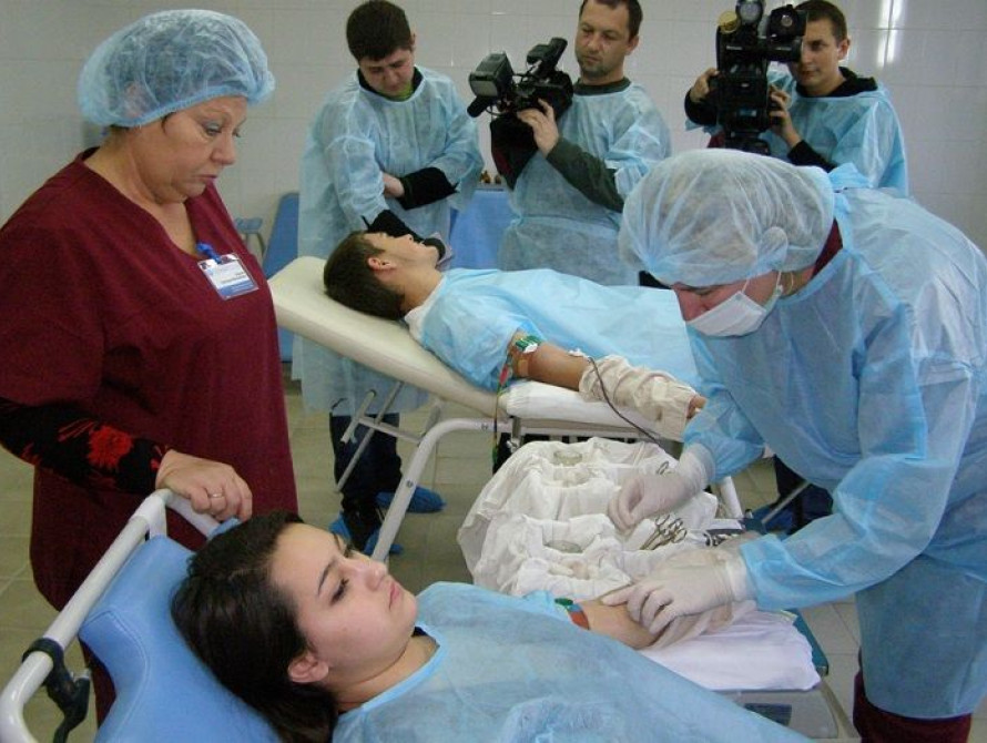 Донорский марафон Запорожской областной больницы только стартовал, а уже бьет рекорды по сбору крови