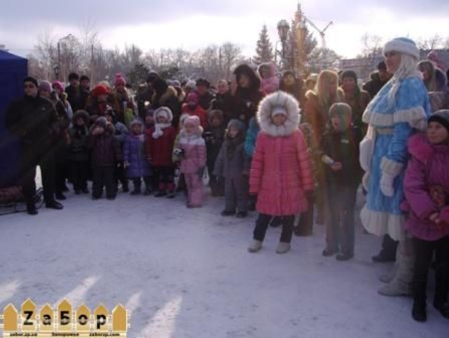 В Запорожье на бульваре Шевченко устанавливают новогодний городок (фото)