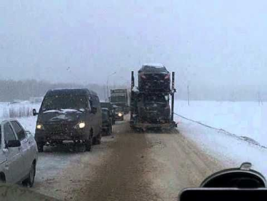 В Запорожье пробка на плотине Днепрогэс (фото)