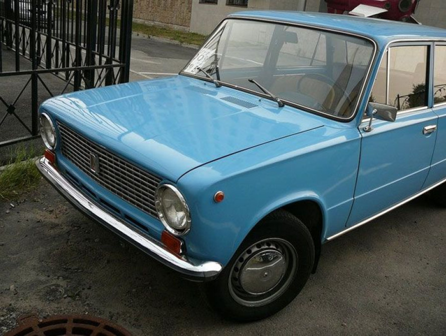 В Запорожской области водитель утопил легковушку в реке (фото) 