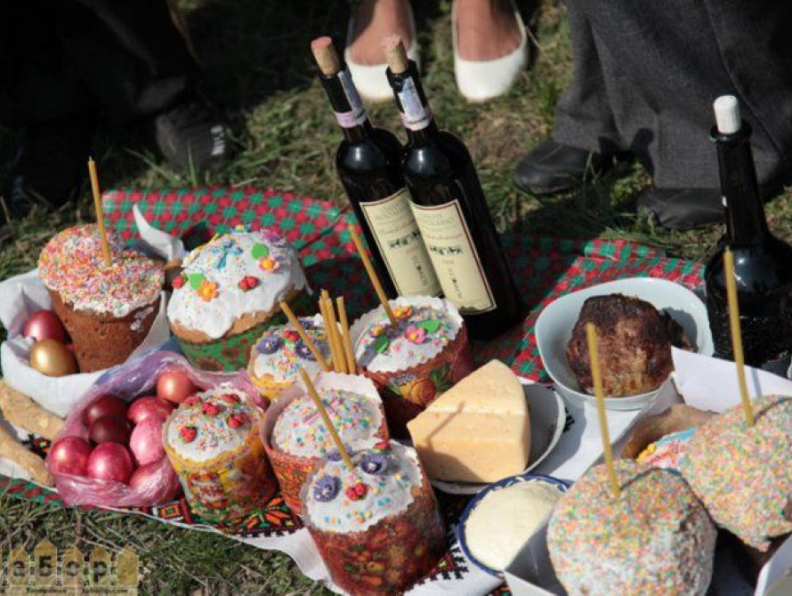 В Запорожье собирают Пасхальные корзины для бойцов АТО (фото)