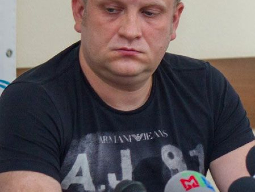 Запорожский волонтер Роман Пятигорец встал на защиту Брыля со словами: "Раком станем - за своих разорвем любого!"