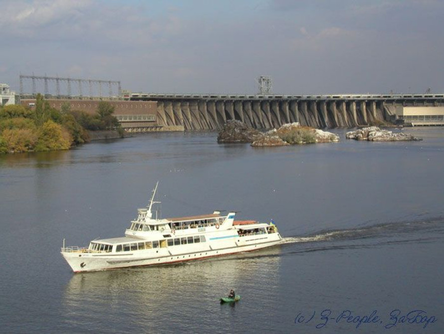 Под Запорожьем водолазы ищут пропавшего на Днепре рыбака