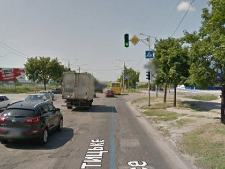 В Запорожье подрядчик за свои средства отремонтировал тротуар на Хортицком шоссе (фото)