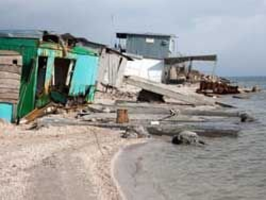 На запорожском курорте спасли спортсмена-экстремала, решившего поплавать в шторм