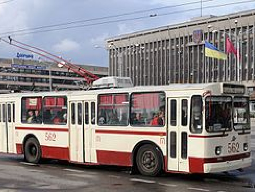 В Запорожье в нескольких районах оставлено движение троллейбусов (фото)