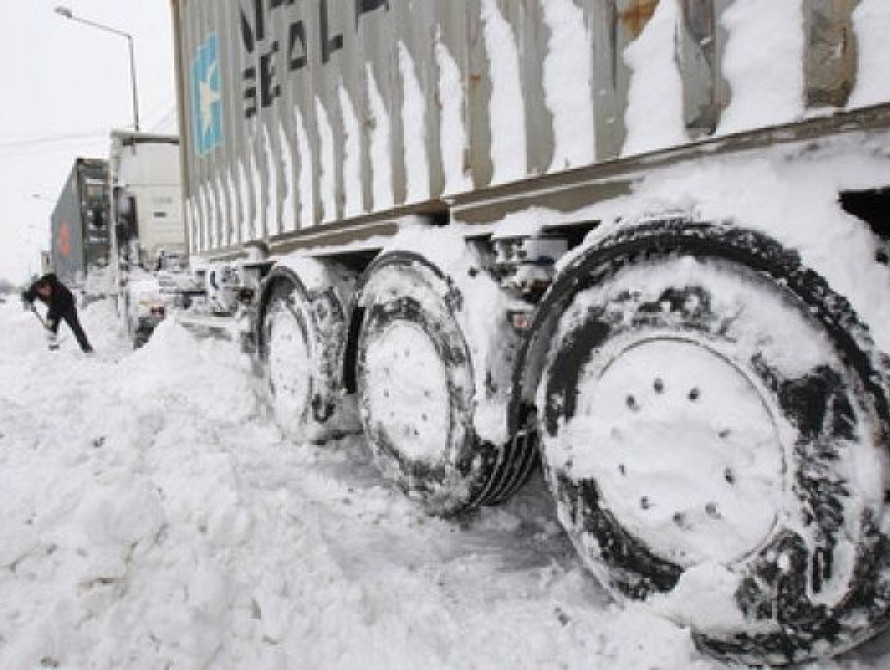 В Запорожской области из снежного плена спасли 8 "Скорых" и 530 человек 