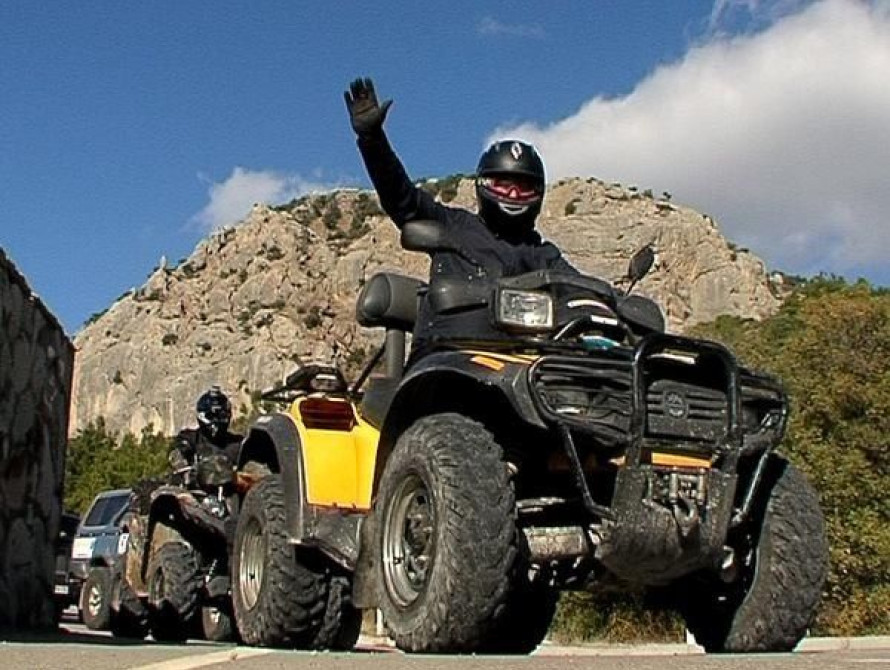 В Запорожской области умелец собрал необычный мотоквадроцикл (фото, видео)