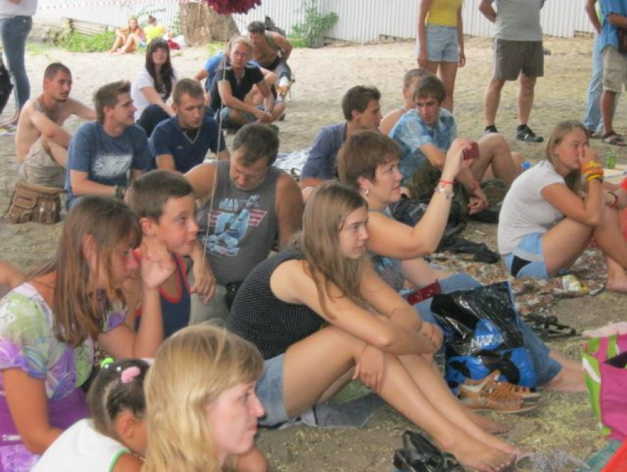 Фестиваль "Файнокрай" в Запорожье: очереди к аттракционам, недопраздник мороженого и машины по парку 