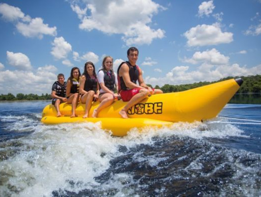 На запорожском курорте ребенок получил серьезную травму на водном аттракционе 