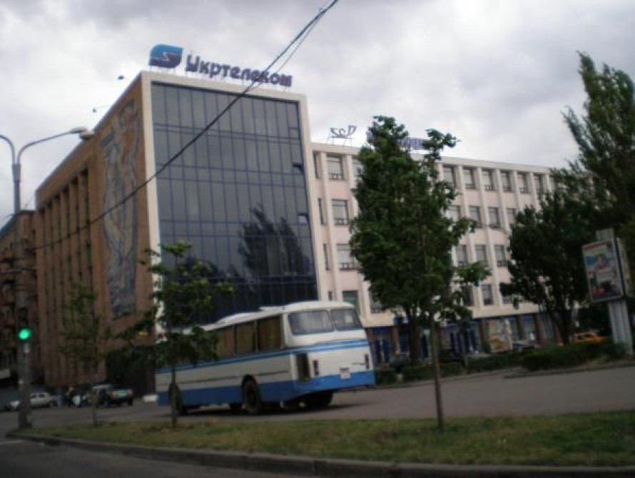 В Запорожье "Укрпошта" передумала завешивать баннером мозаику в центре города 